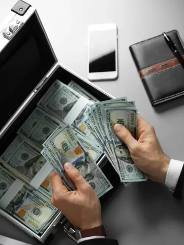 businessman-with-tablet-notebook-counting-money_392895-380713